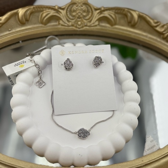 Kendra Scott Emilie Silver Jewelry Set – Necklace & Earrings ✨ - Picture 5 of 5